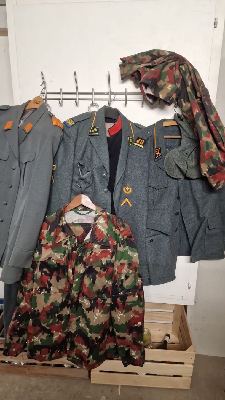 Armée suisse Uniformes: Konvolut Schweizer Armee Militär – D'occasion à Bolken par Mumin24