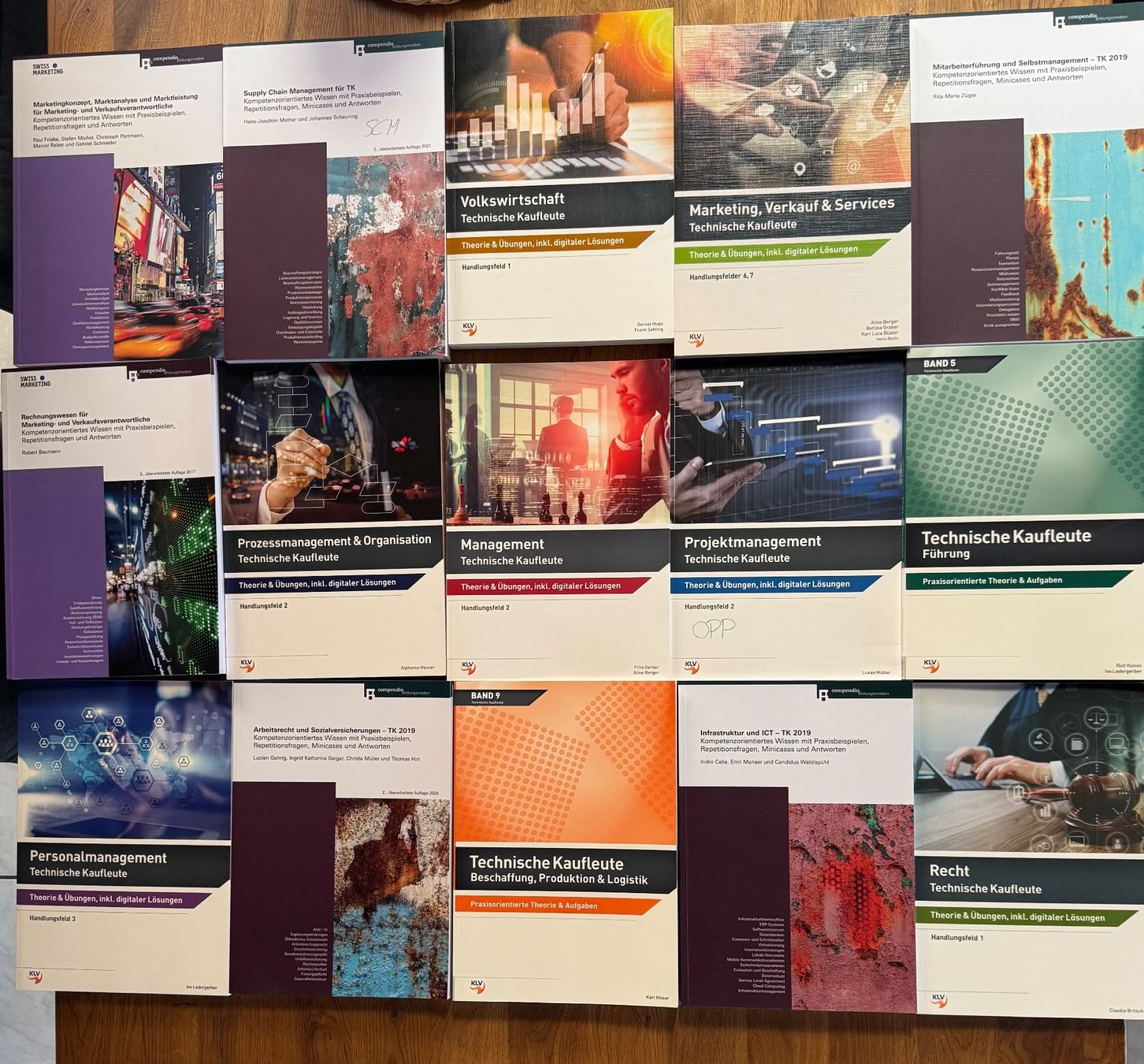 Libri: Diverse Lernbücher: Technische Kaufleute, Einzelkauf Möglich – Usato da Spiez venduto da Wasser13