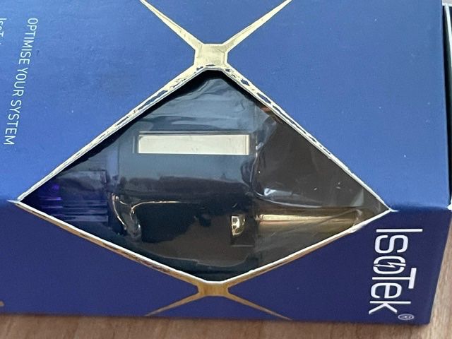 Isotek Kabel: HIGH-END ISOTEK SCHUKO-STECKER— NEU! – Neu und originalverpackt aus Fahrwangen von Swirl2 1