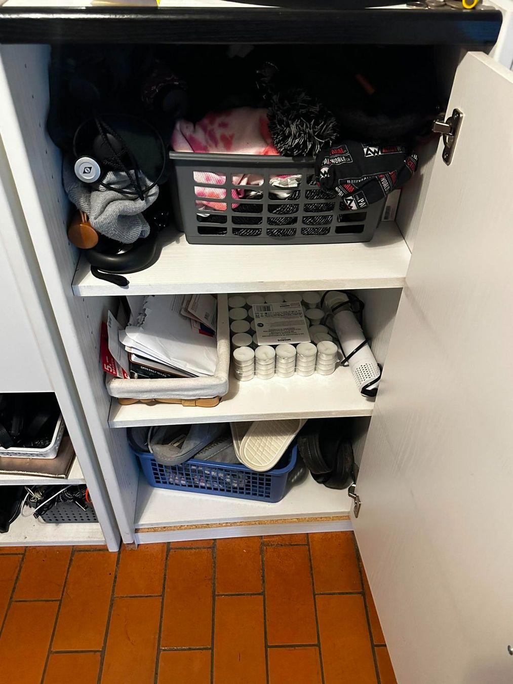 Ikea Armadi: Schrank weiss mit 3 Tablaren – Usato da Ballwil venduto da Vielzocker 1