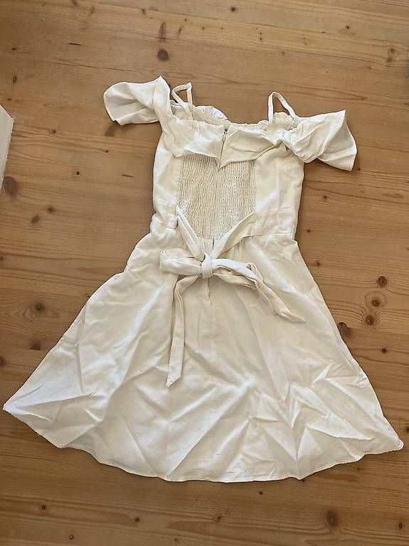 Robes et jupes: Weisses Kleid Gr.140/146 – D'occasion à Brunnadern par Bumlebee 1
