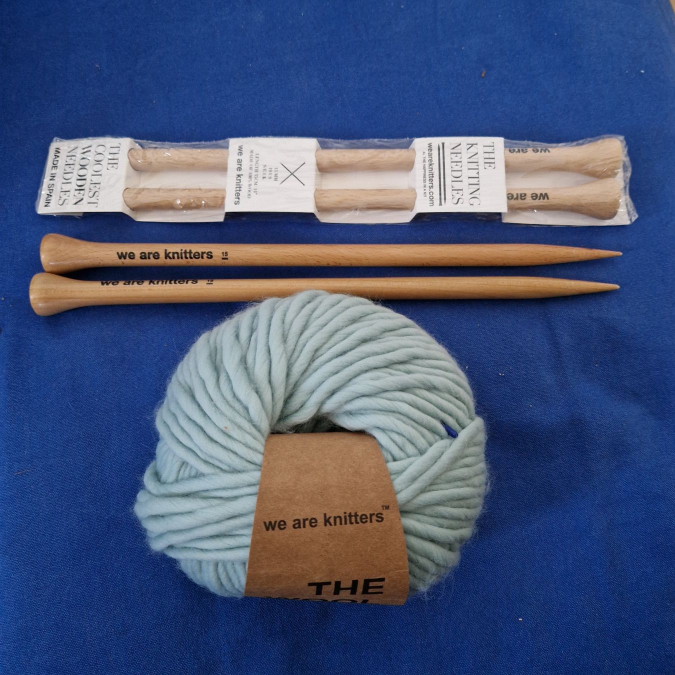 Lana: We are knitters, hellblaue Wolle mit 4 Stricknadeln – Nuovo e nell'imballaggio originale da Seuzach venduto da beinthemoment.ch 1