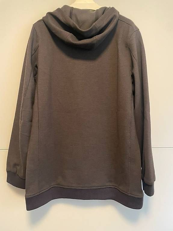 Pullover & Sweatshirts: Nike Snowboarding Tech-Hoodie, Grösse M – Gebraucht aus Luzern von _Luccer 4