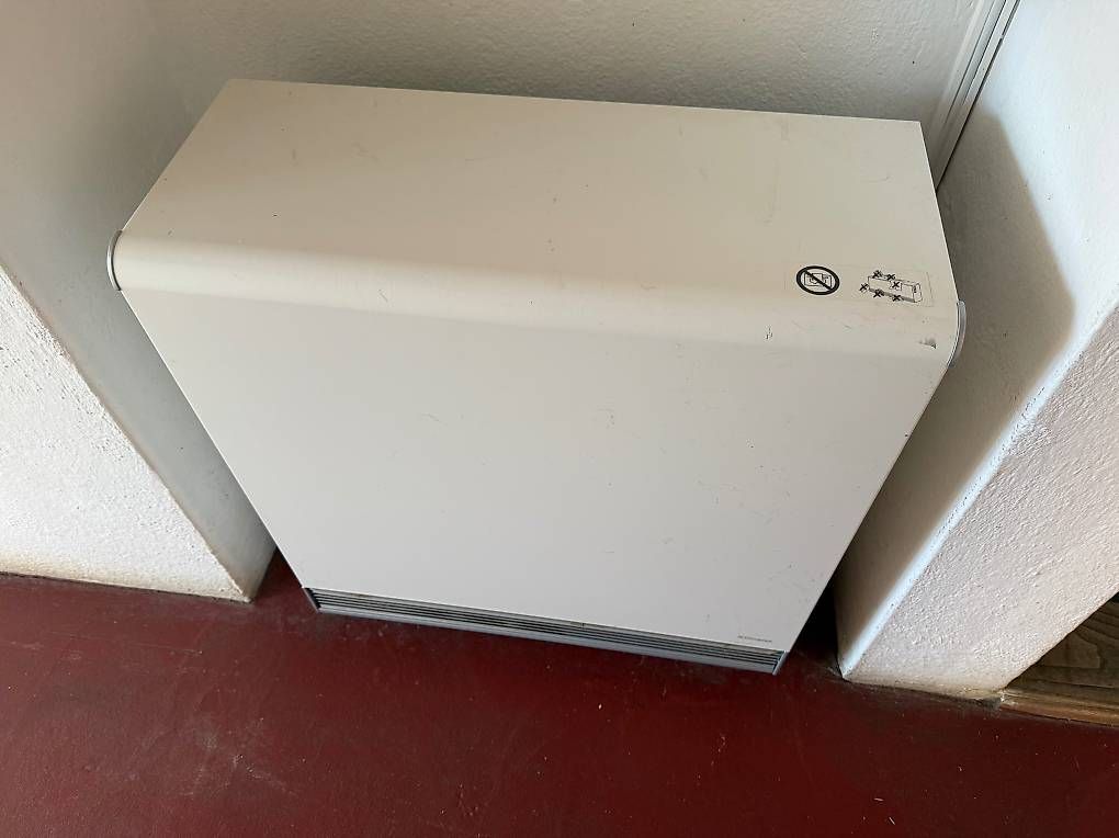 Radiatori: Radiatore ad accumulo Dimplex 2000 W – Usato da Vernate venduto da Backenzahn