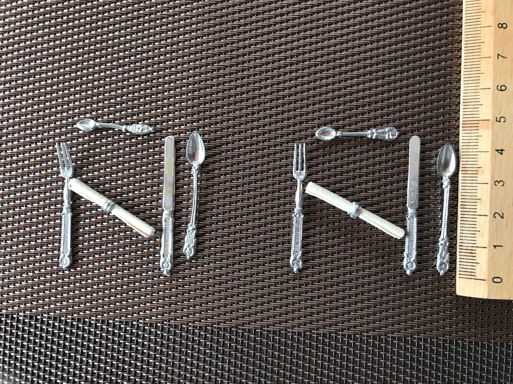 Puppenhäuser & -möbel: Puppenhausbesteck – Gebraucht aus Schwanden-Brienz von Rossino0