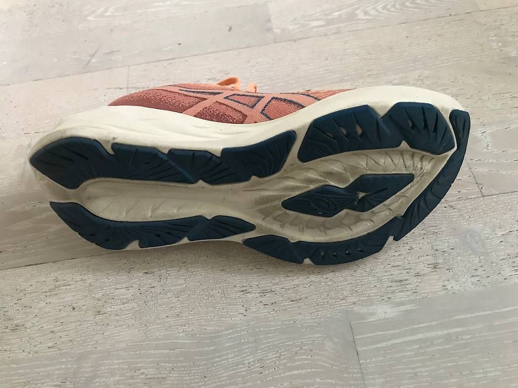 Herrenschuhe: Asics Novablast 4 Grösse EU 40 / US 8.5 – Gebraucht aus Kaiseraugst von Bedabe 3