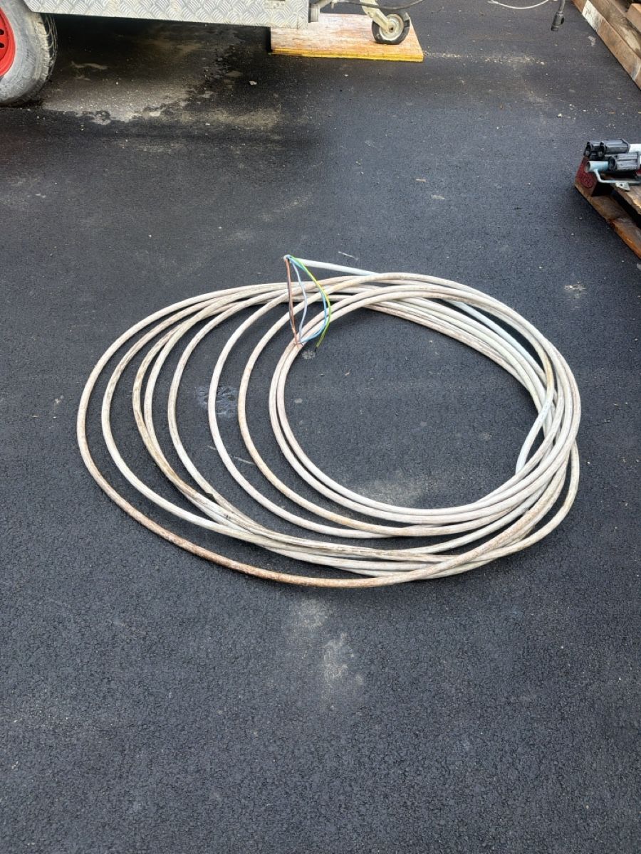 Kabel: Kabel – Gebraucht aus Kriens von TB175