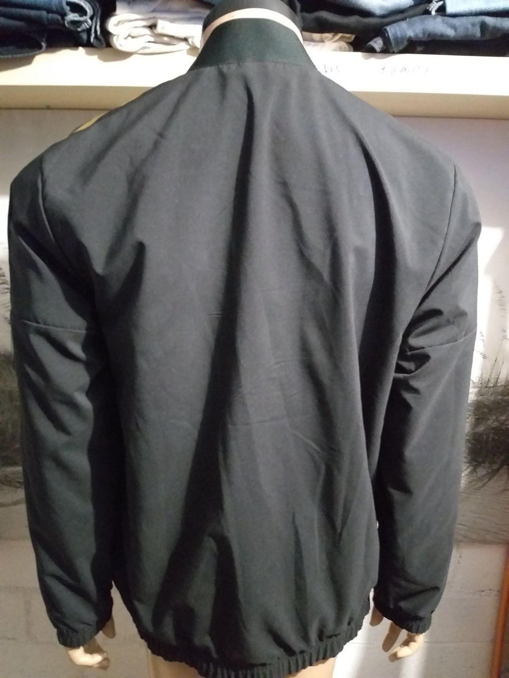 Adidas Giacche: Veste / Jacke ADIDAS  Taille / Grosse M – Usato da Cossonay-ville venduto da Super-Price-Quality 7