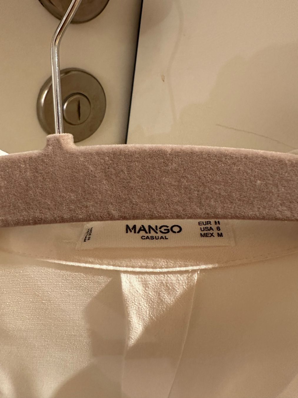 Mango Camicette: MANGO - Bluse - weiss - M – Usato da Zürich venduto da CharlotteAr 1