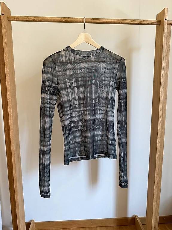 Top: &other stories Longsleeve Oberteil, Gr. 38 – Usato da Zürich venduto da nib_m2gp