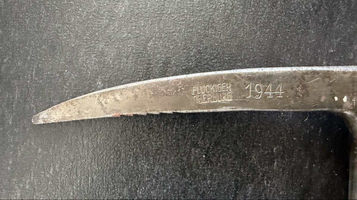 Attrezzatura da arrampicata: Piolet militaire suisse authentique 1944 Flückiger Oberbug – Usato da Conthey venduto da Cathlouz 3