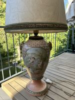 Antike Porzellan Tischlampe mit Lampenschirm – Signiert!