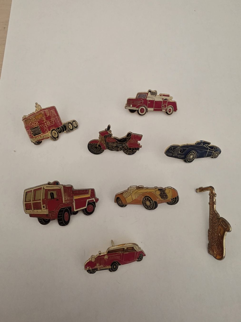 Placchette & Badge: 8 pins vintage – Usato da Paudex venduto da Pacalauma