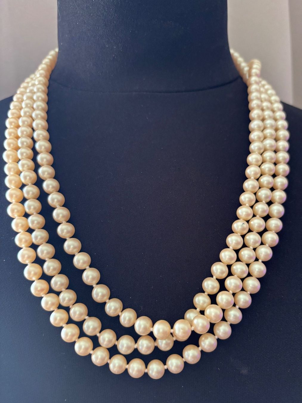 Catenine: Collier de perles  à trois rangs  fermoir en arget 800 – Usato da Peseux venduto da CharmeCommerce 5