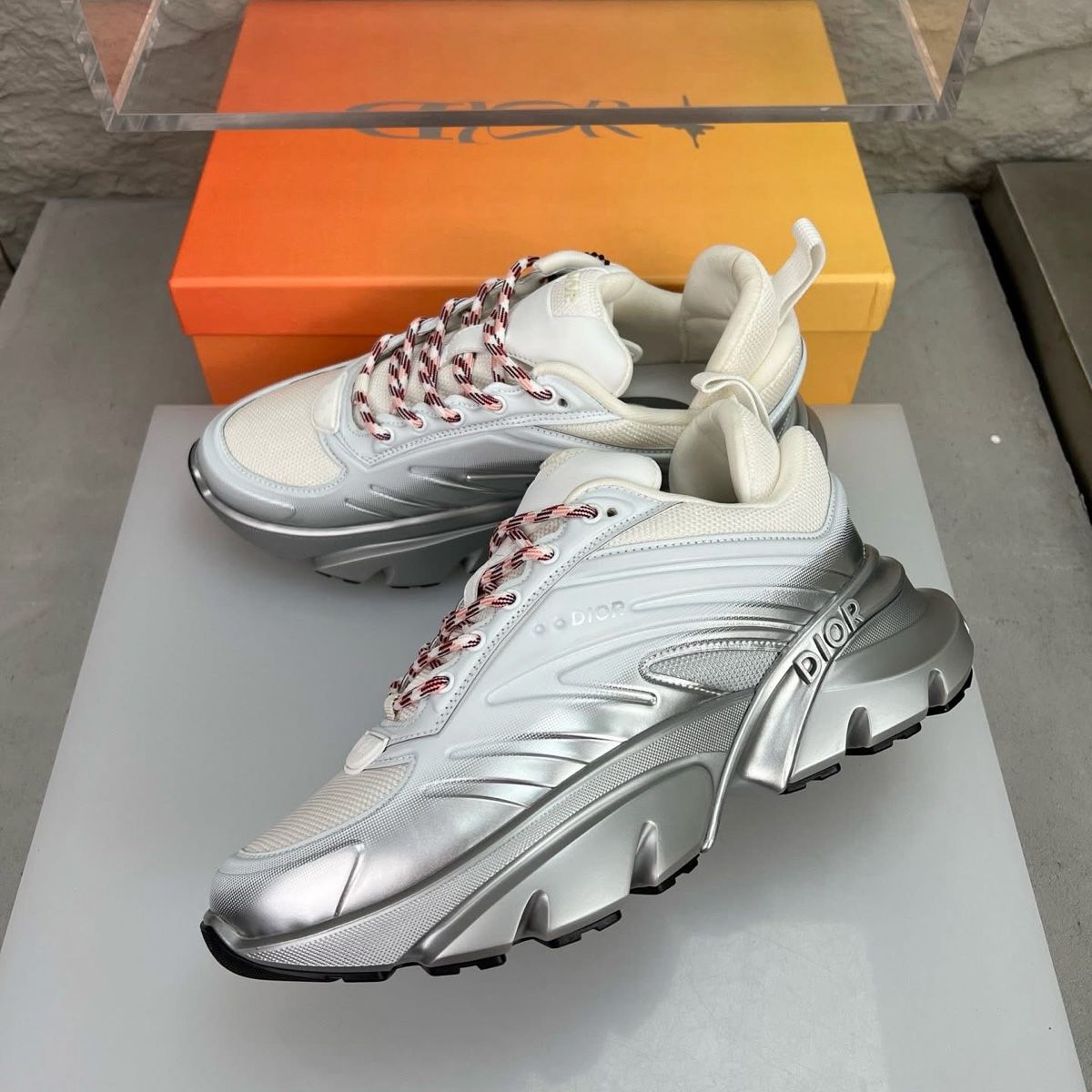 Dior Herrenschuhe: Herren Sneaker Dior b44 gr 41 – Neu und originalverpackt aus Feldbrunnen von mas_g2qr 2