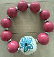 Rosarote Holzkugel Armband mit Blumenmuster, Sommer Look!