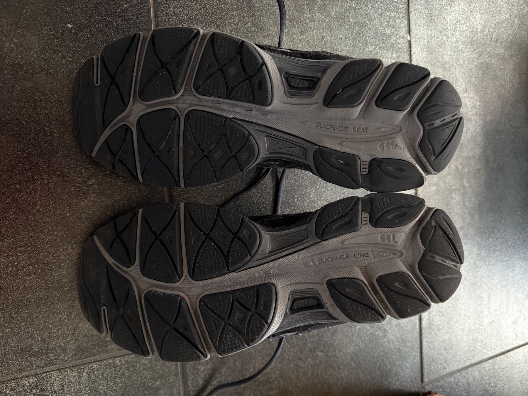 Asics Scarpe da uomo: Asics Gel-NYC Schwarz 42.5 – Usato da Zürich venduto da mar_j552 2