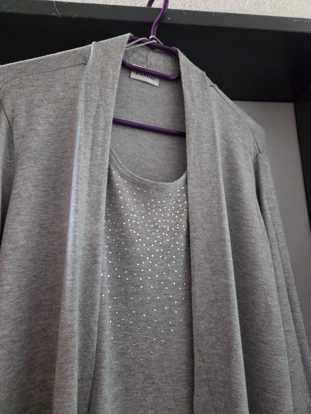 Pulls & Sweat-shirts: Neu: 2 in 1 - Pullover mit Glitzersteinen + Jacke hellgrau – Neuf (Voir description) à Uznach par Laeuffer 1