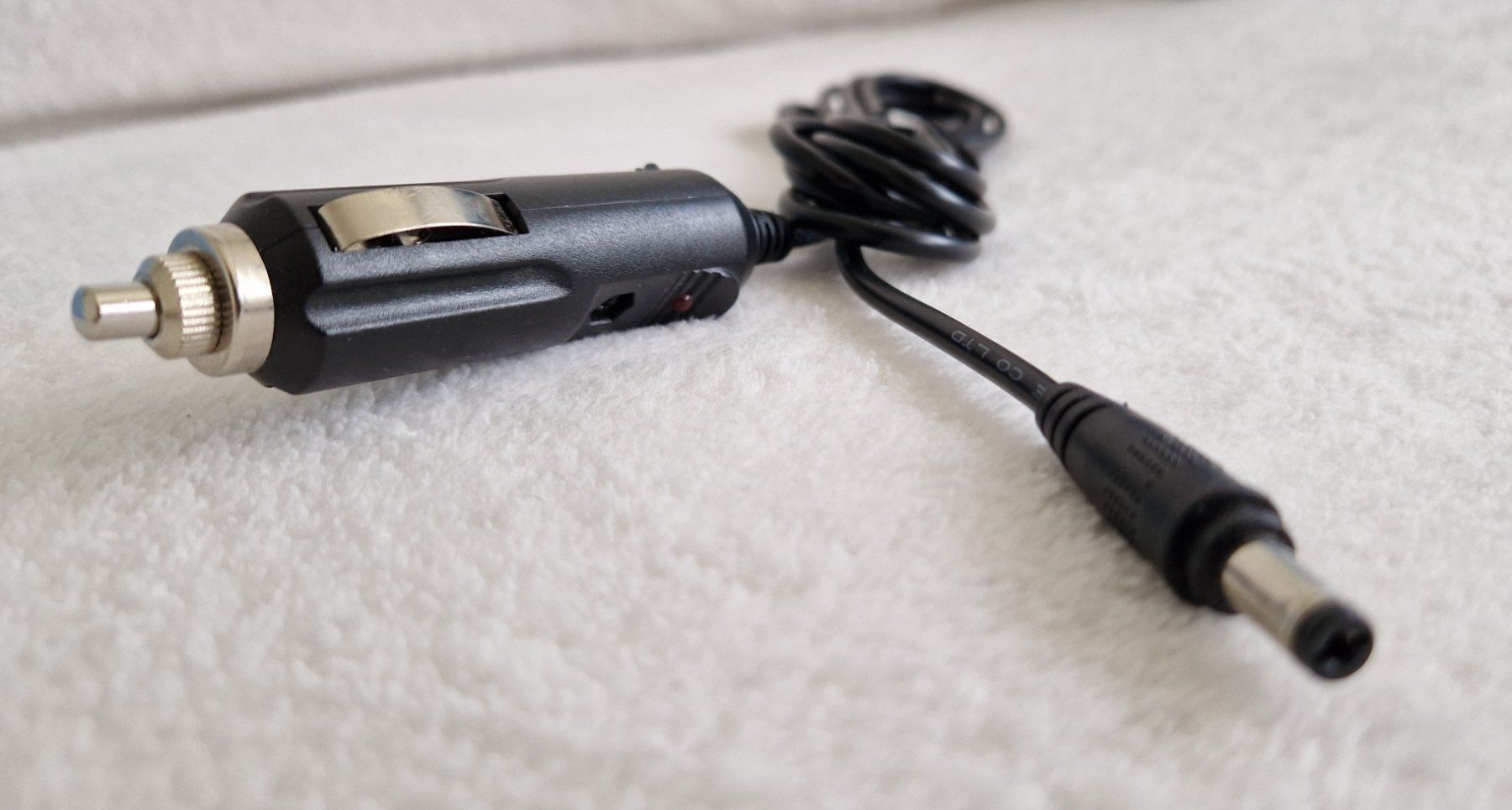 Caricabatterie: Kfz Ladegerät Stecker 12V Adapter Strom Zigarettenanzünder – Usato da Laufen venduto da nostalgie0811