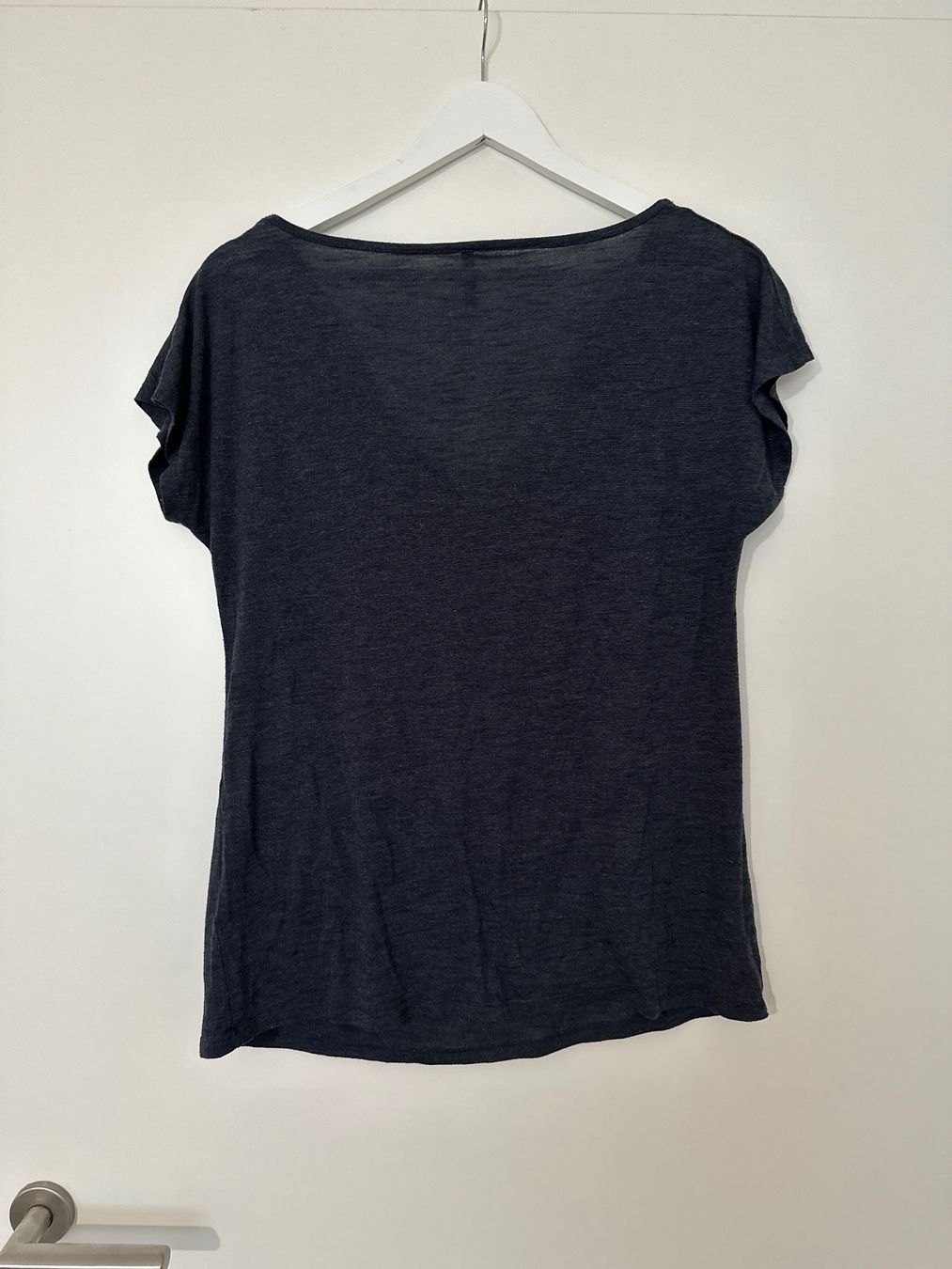 Top: Top joli décolleté bleu marine chiné – Usato da Cheseaux-Lausanne venduto da Cerfynie