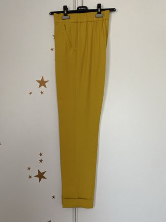 A-K-R-I-S Hose, Gr. 34, senffarben, neu, NP ca 850.-