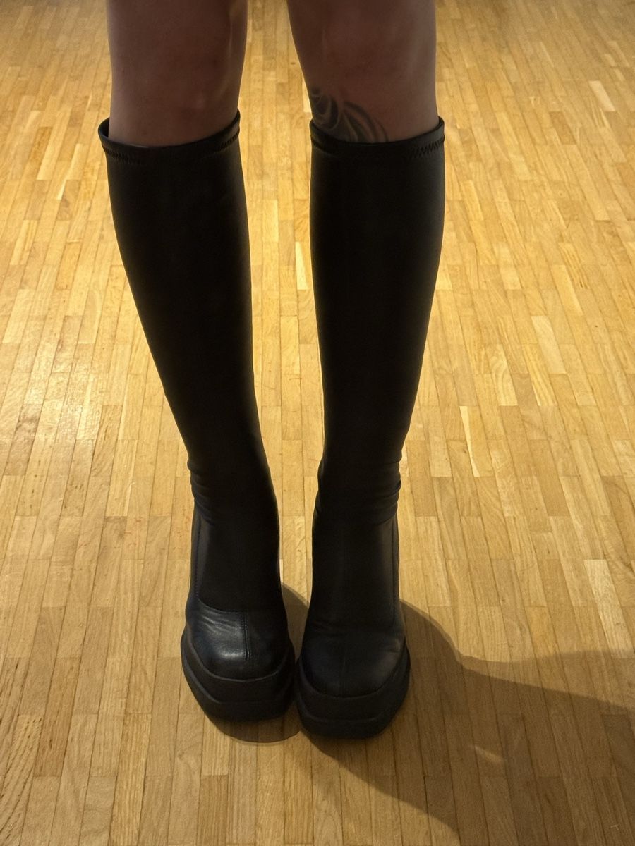 Scarpe da donna: Plateau Boots – Usato da Stallikon venduto da Aaliyah_sales