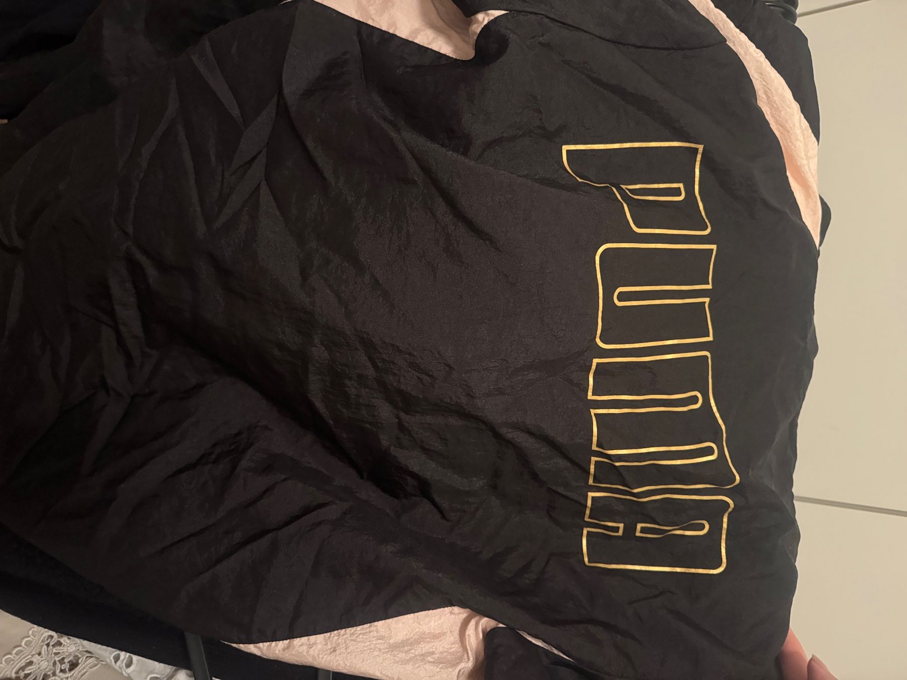 Puma Jacken: Puma Jacke schwarz-rosa Grösse M – Gebraucht aus Kradolf von ij5 3