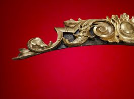 sehr alte Boiserie, antikes Holzornament, Linde geschnitzt
