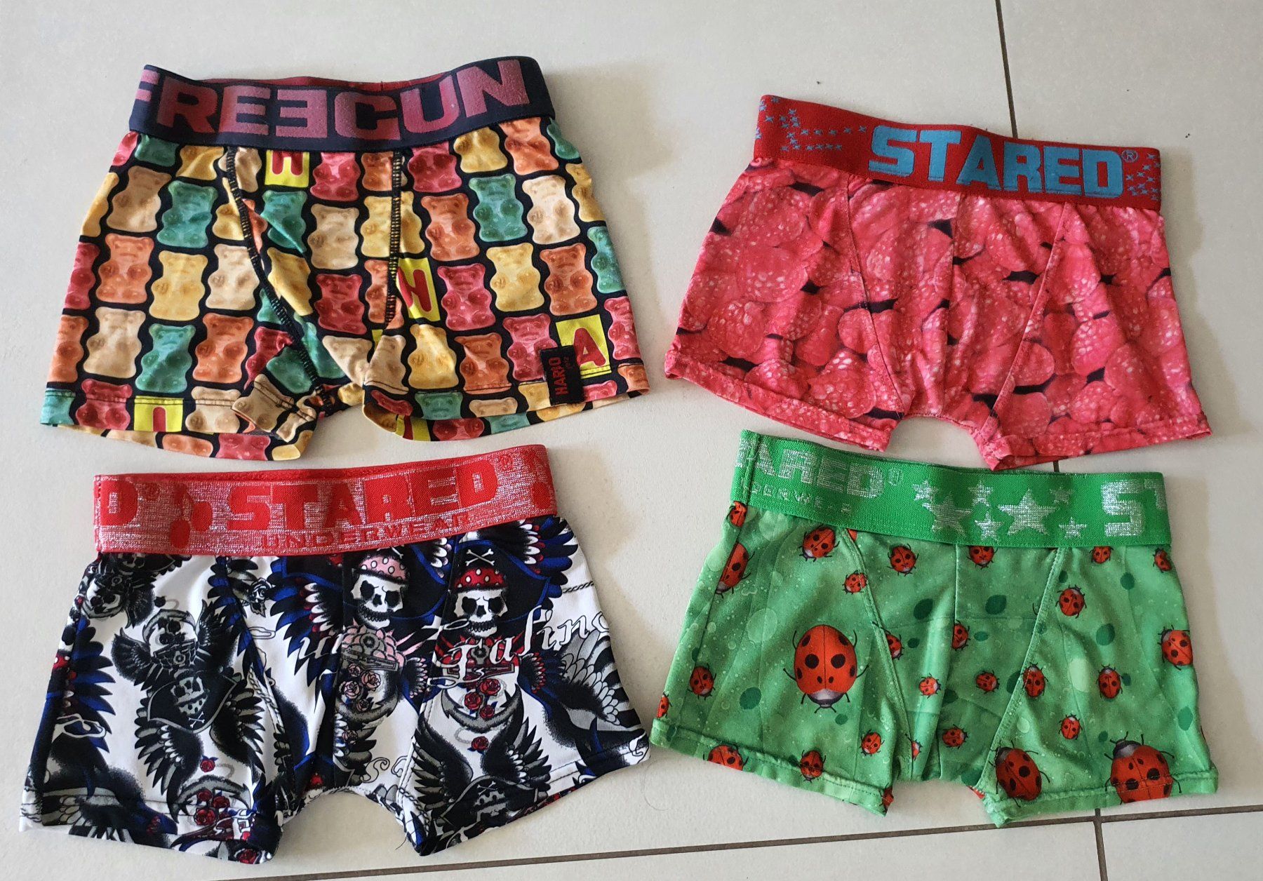 Biancheria intima: Lot de 4 boxers taille 6-8 ans – Usato da Vouvry venduto da Arwenne 1