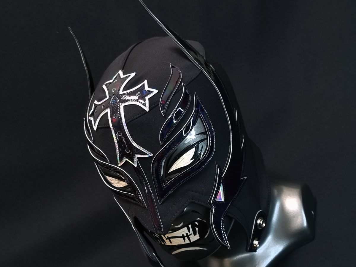 Maschere: Masque de lutte noir avec croix neuve taille unique – Nuovo e nell'imballaggio originale da Vevey venduto da luc_b862