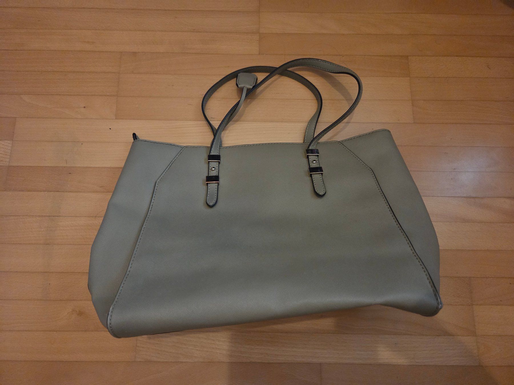 Guess Taschen für Damen: Guess Tasche ab 1CHF – Gebraucht aus Schellenberg von Sir_Boban