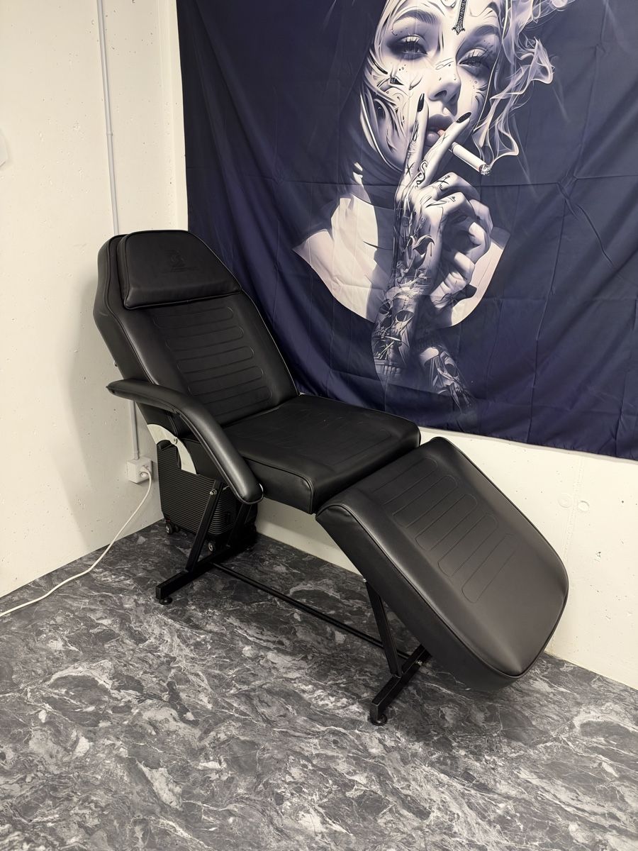 Sedie: Tattoo Stuhl  – Usato da Gränichen venduto da vek_nd7x