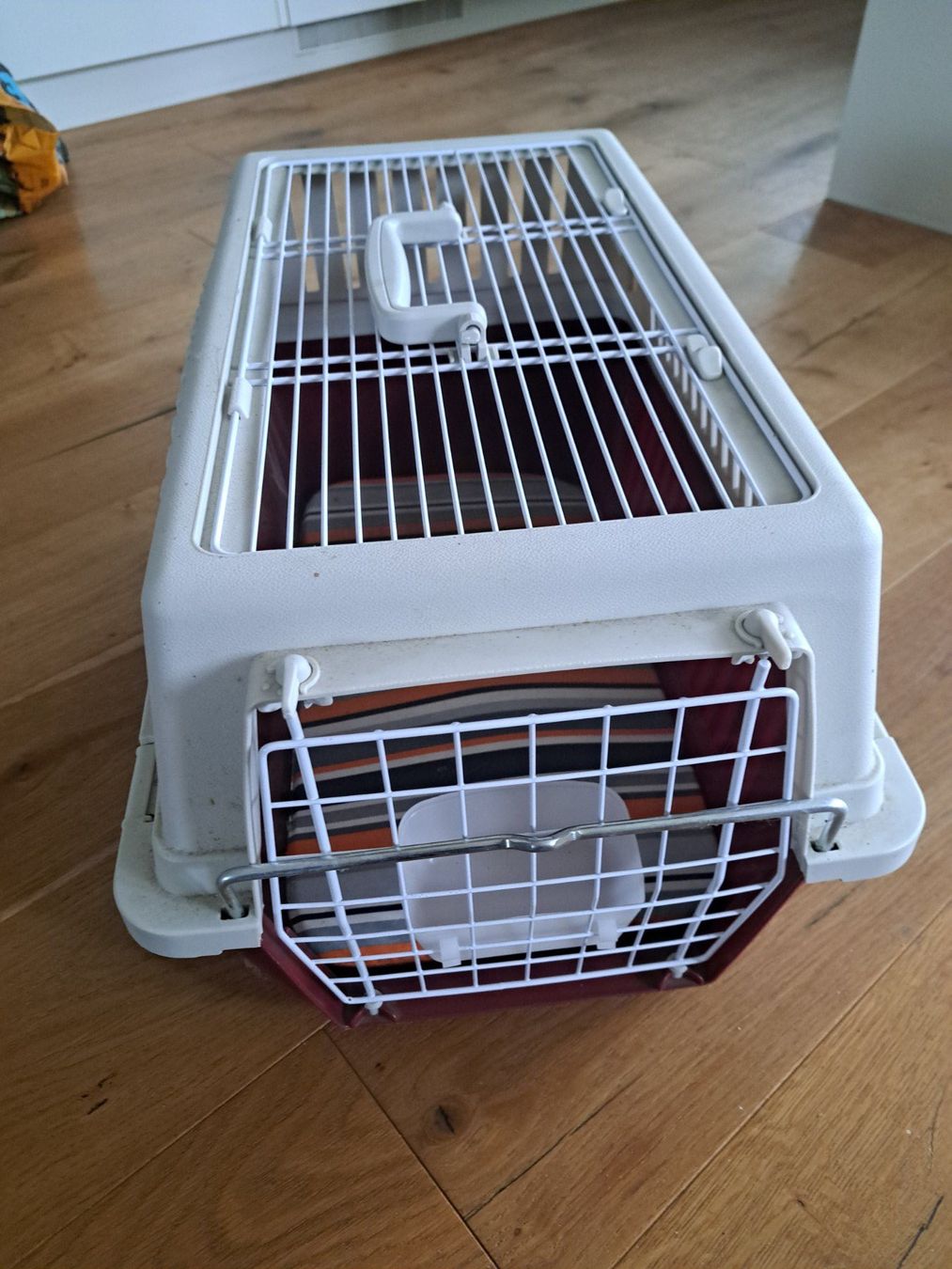 Gabbie, trasporto & Sicurezza: Katzen-Transportkiste – Usato da Küssnacht am Rigi venduto da egl_wvs6