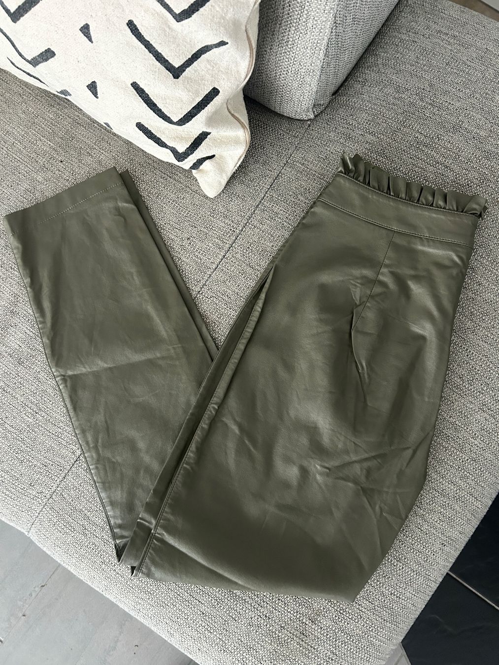 Pantaloni: YOOX Kunstleder Leggings - Gr. M – Usato da Illnau venduto da Monkky 3