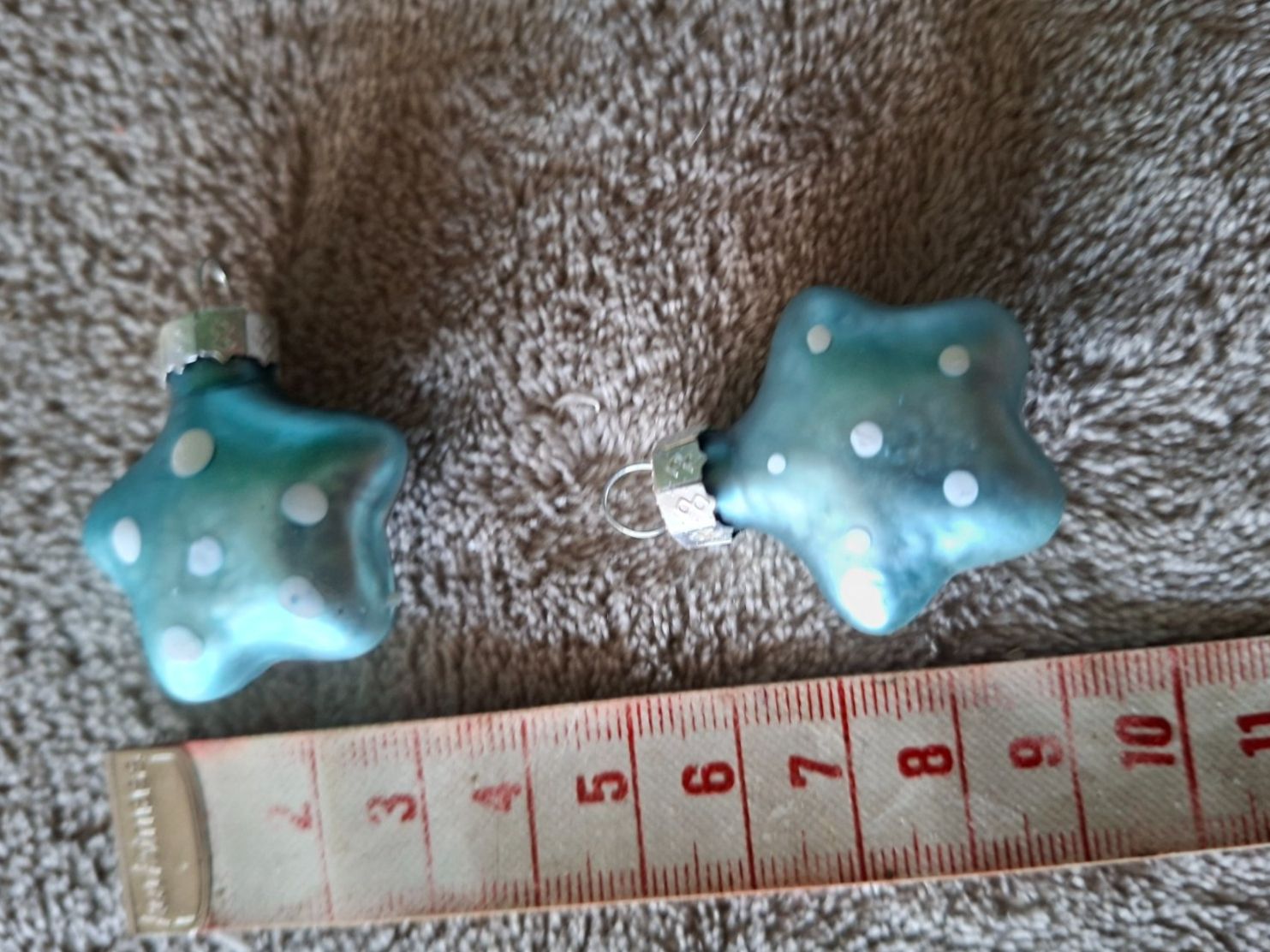 Tutte le decorazioni: Zwei hellblaue Weihnachtskugeln Sterne aus Glas, neu – Nuovo (secondo la descrizione) da Otelfingen venduto da silver-moon 1