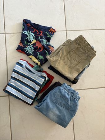 Jungen Kleiderpaket T-Shirts und Shorts diverse Marken