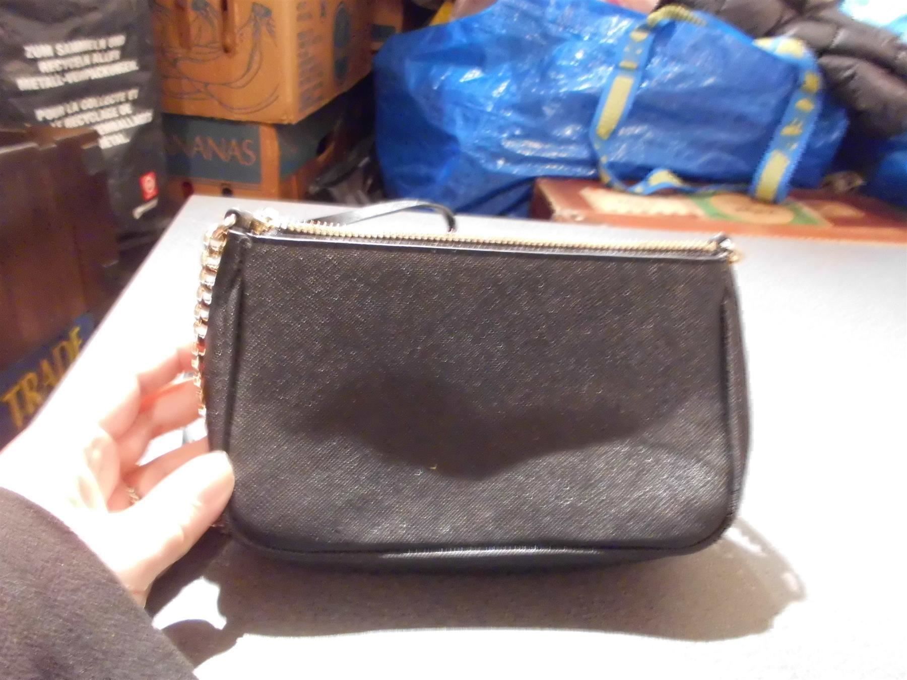 H&M Sacs femmes: Tasche H&M, schwarz, klein – D'occasion à Zürich par Motzkuh 1