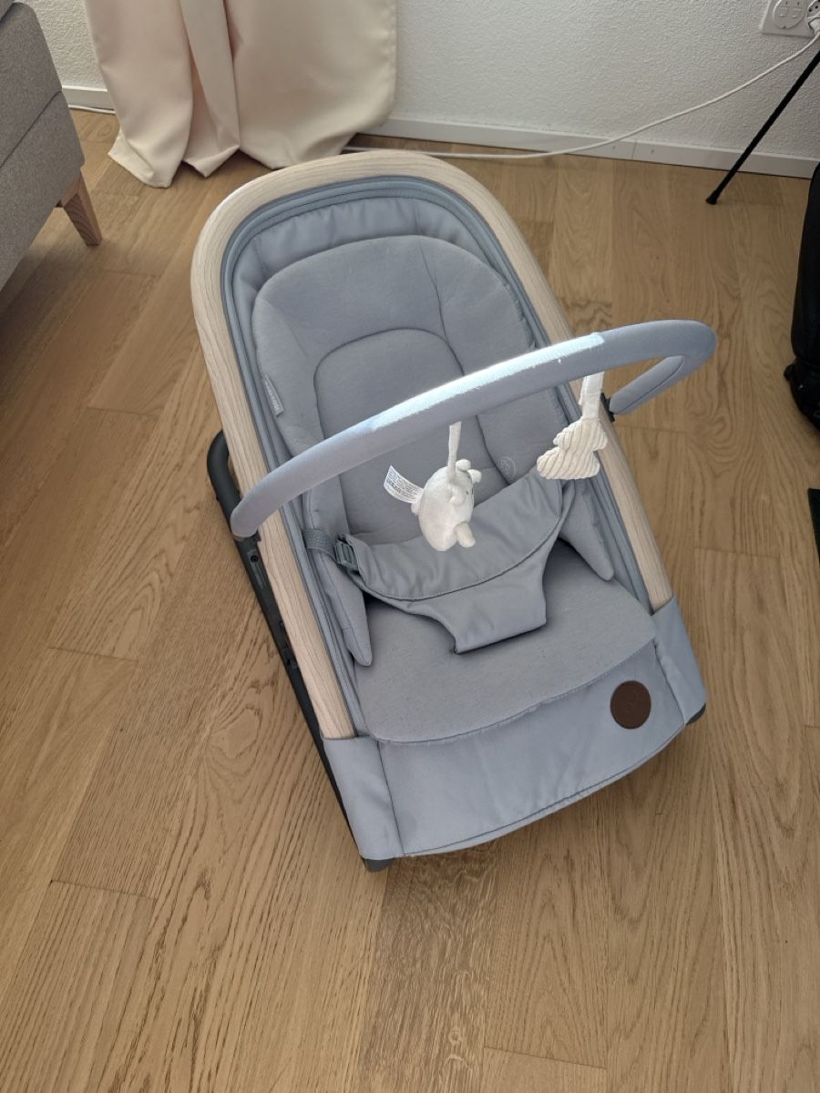 Maxi-Cosi Wippen & Schaukeln: Maxi-Cosi Babywippe – hellgrau/blau – Gebraucht aus Uitikon Waldegg von mlj_lx2g