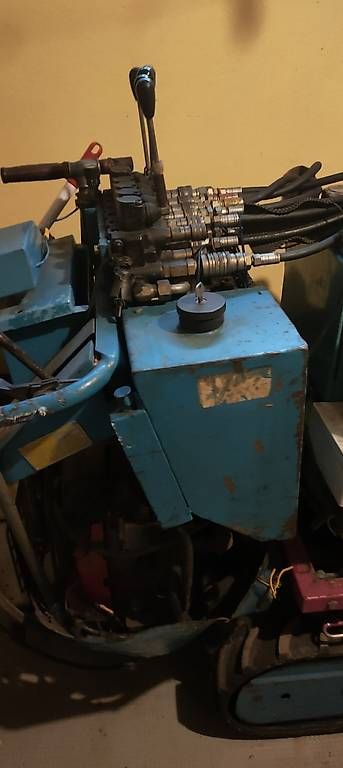 Tutte le macchine: Chenillard et effeuilleuse Avidor – Usato da Leytron venduto da Vitipro