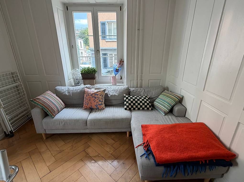 Divani: GRATIS SOFA muss abgeholt werden – Usato da Zürich venduto da mor_qz2r