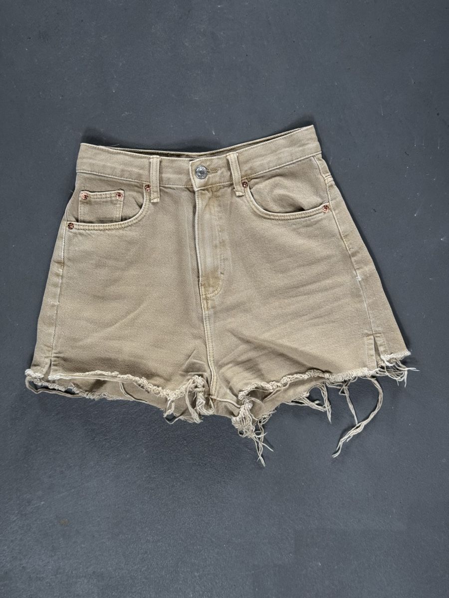Pull&Bear Jeans: Pull&Bear Beige Denim Shorts Size 34 – Usato da Hagendorn venduto da cel_qg9h