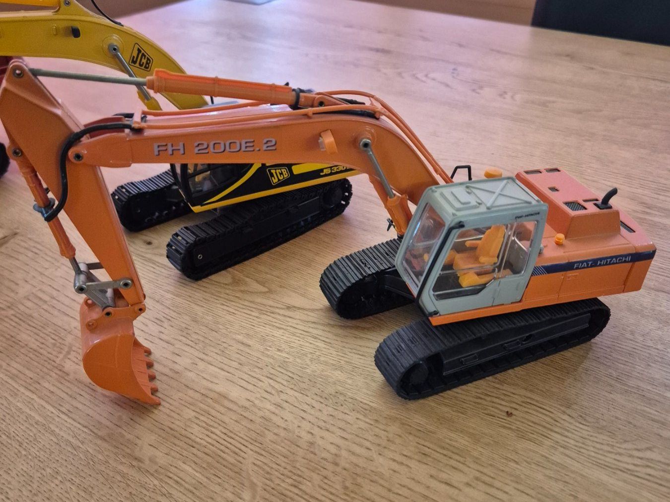 Kit di modellismo & Modellini statici: Fiat Hitachi – Usato da Erlenbach i. S. venduto da Hp623
