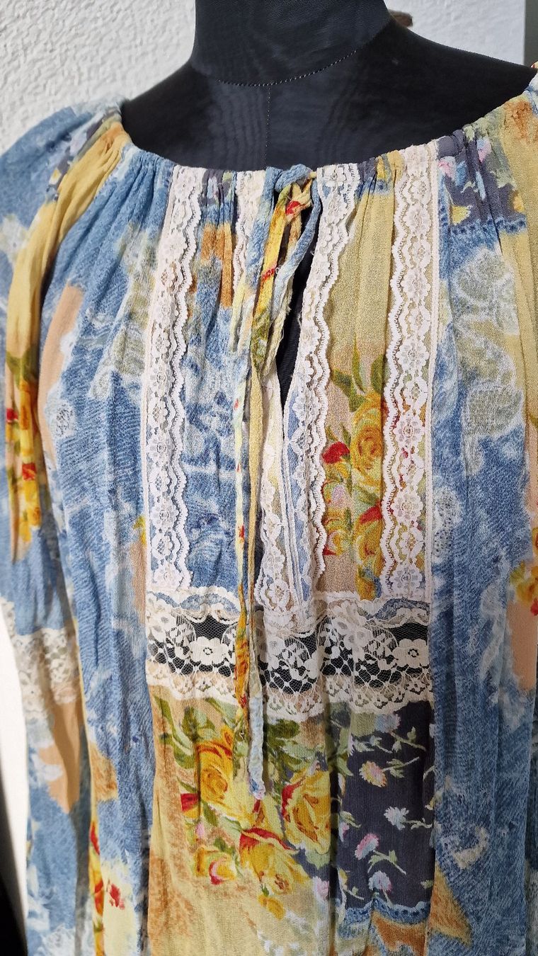 Blusen: Bluse im Retro-Style von Helline – Gebraucht aus Wil  AG von Kfloh 1