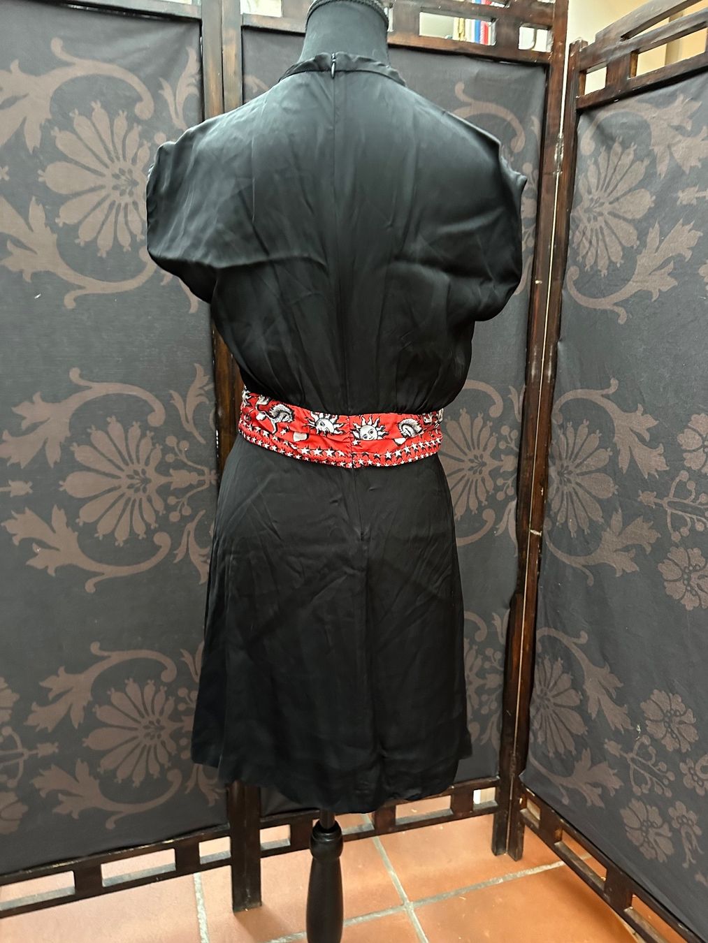Sandro Robes: Sandro Kleid 2 mit Gürtel – D'occasion à Solduno par ant_npd6 1