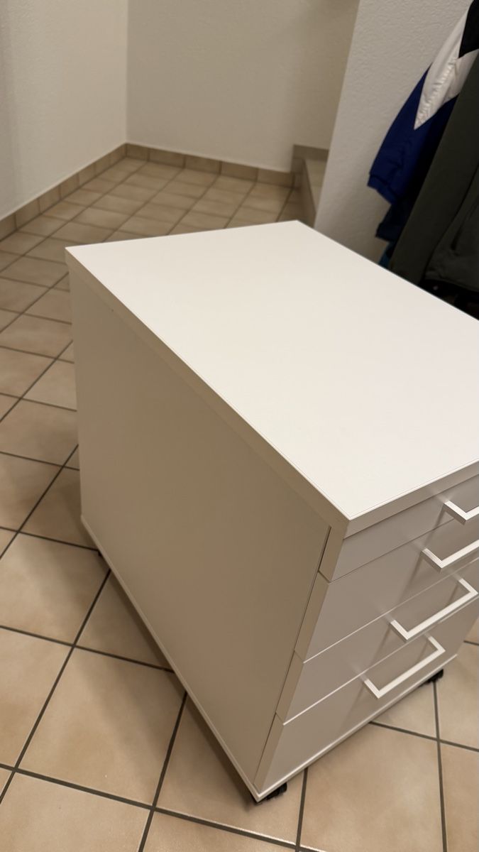 Banconi: Optima Rollcontainer weiss mit 4 Schubladen abschliessbar – Nuovo (secondo la descrizione) da Oftringen venduto da Cedartec 1