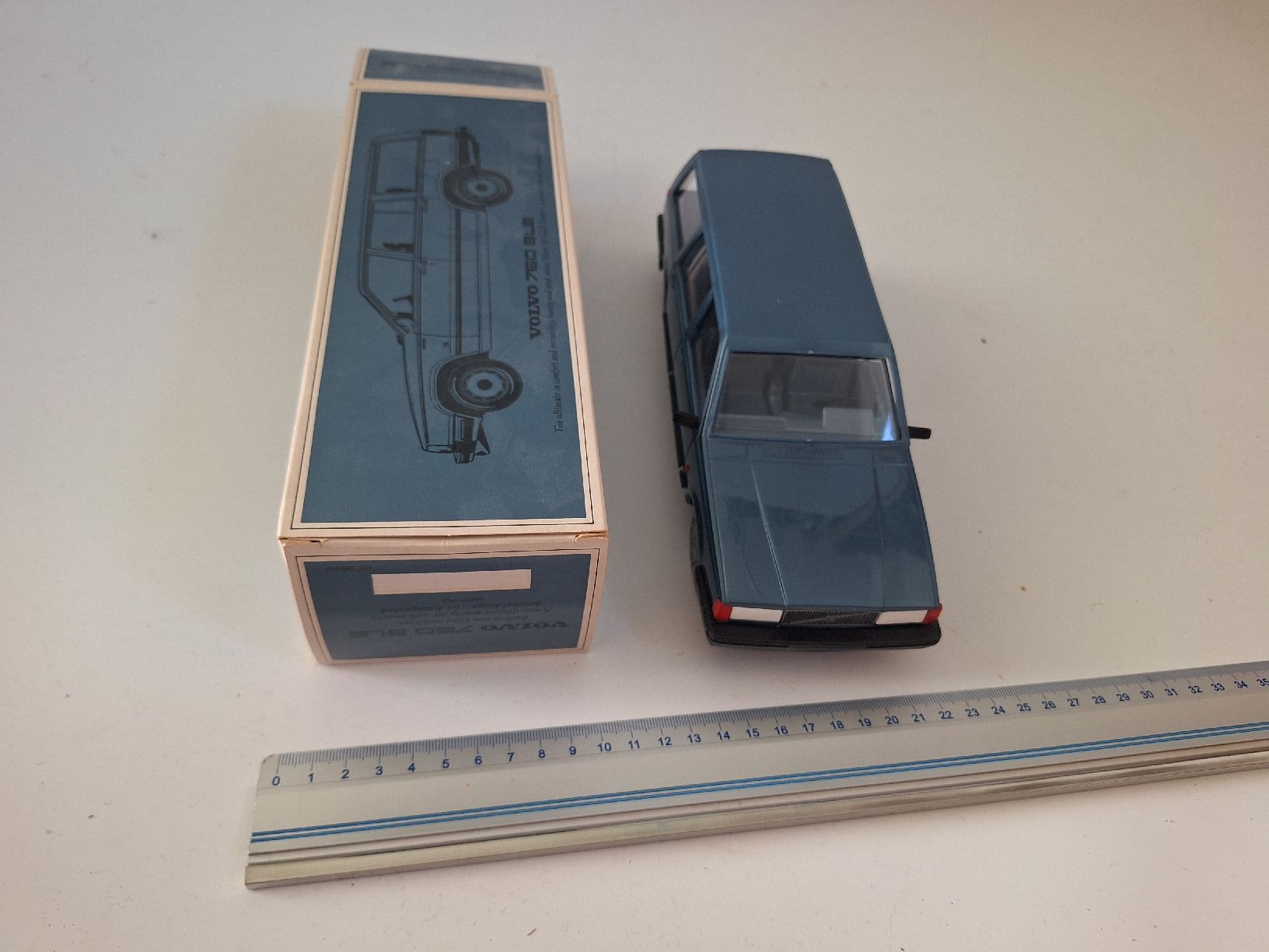Volvo Modellini d'auto: Volvo 760 GLE Kombi Modellauto – Nuovo e nell'imballaggio originale da Künten venduto da Dfog 1
