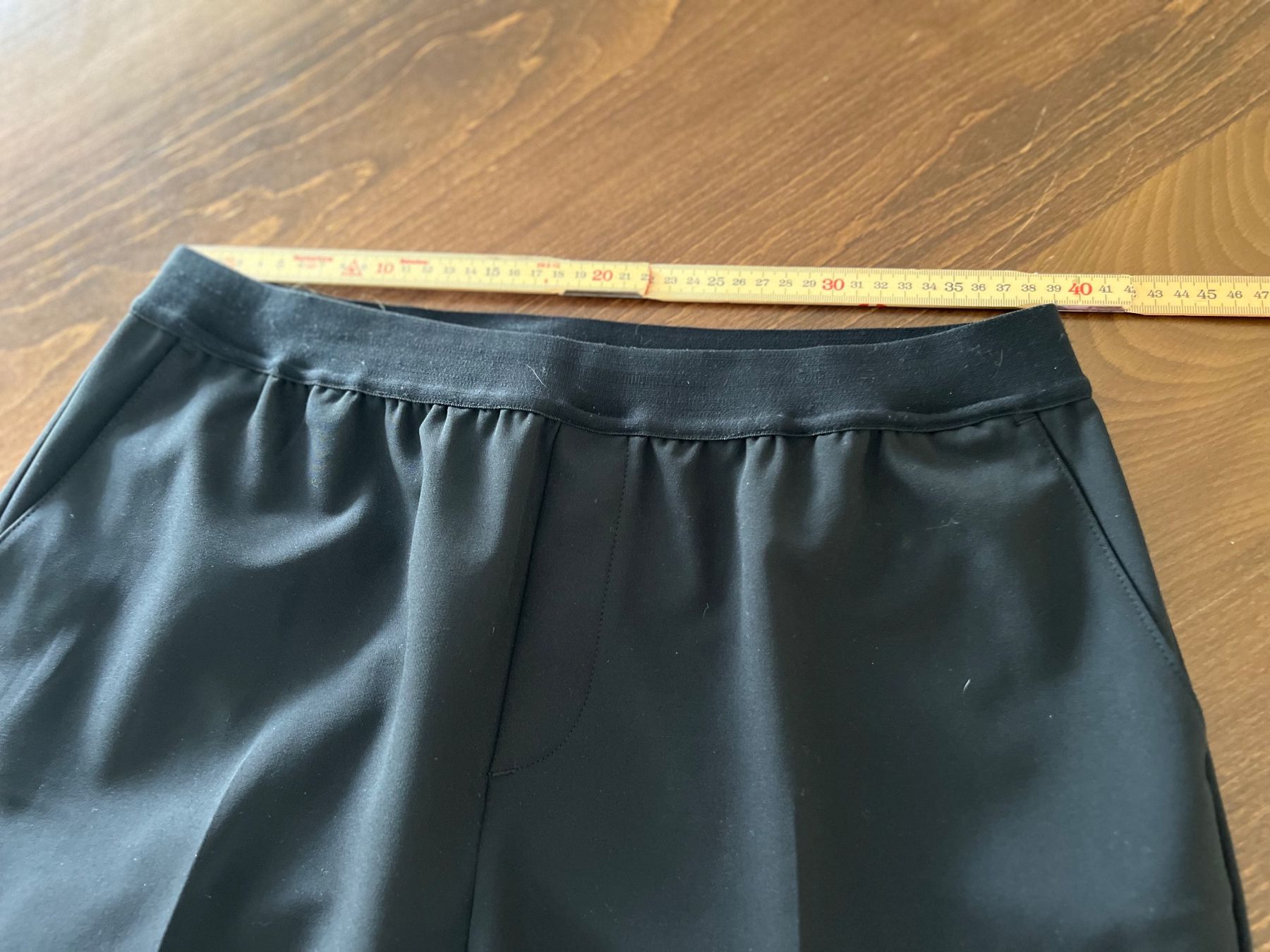 Monari Pantaloni: Monari- Stoffhose schwarz mit Elastikbund Gr. 42 – Usato da Ebmatingen venduto da Mistelu 3