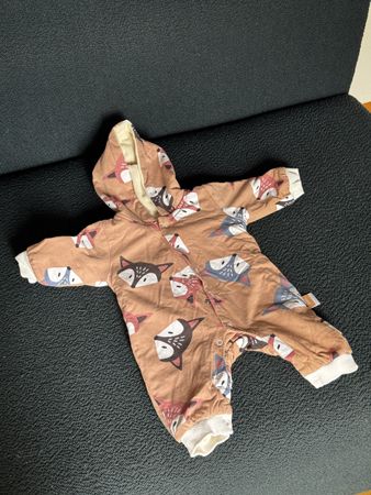 Gefütterter Kleinkinderanzug für den Winter Grösse 66