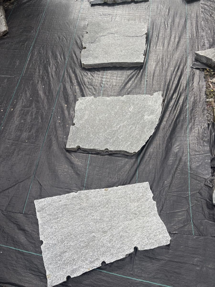 Pietre & tegole: Granit Naturstein – Usato da Oftringen venduto da SCHIBLI1 1