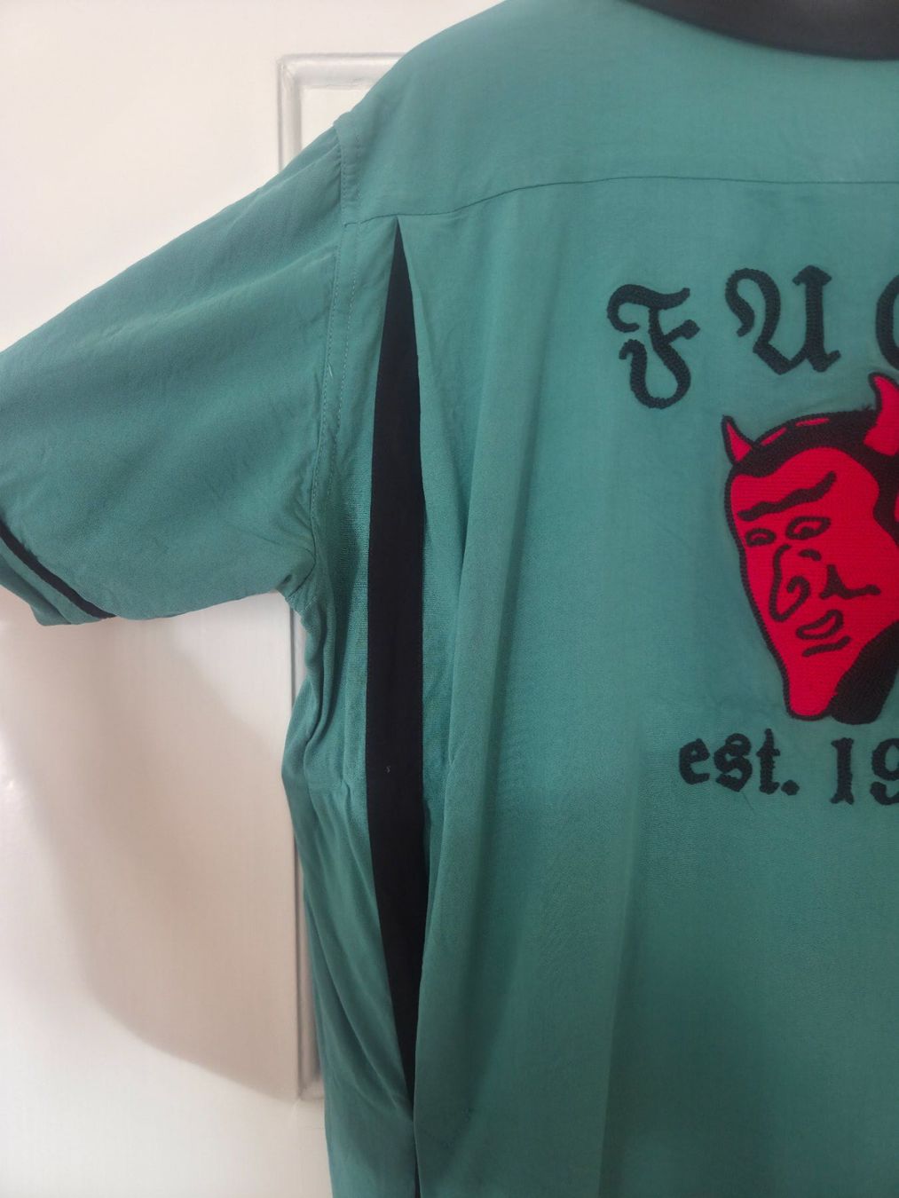 Camicie: FUCT Red Devil Bowling Shirt Size Medium Türkis – Usato da Zürich venduto da Wickeddude 6